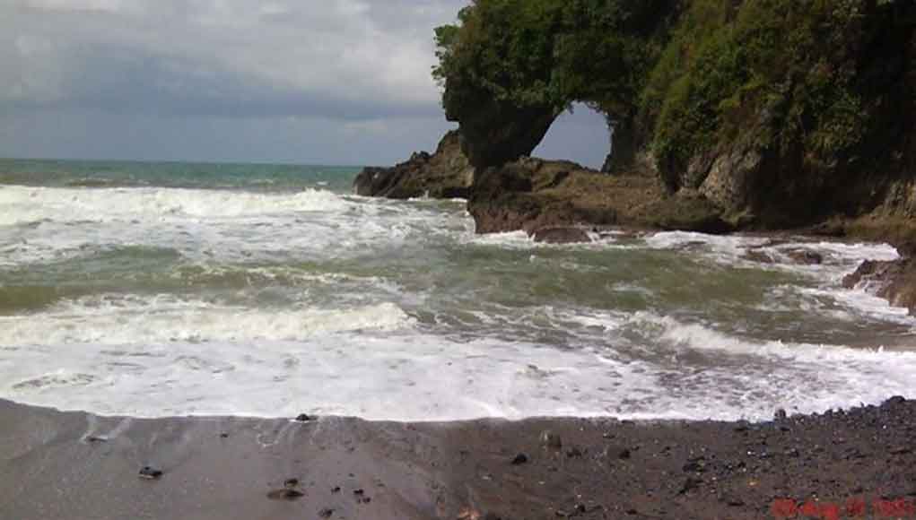 Pantai Ayah Kebumen Harga Tiket Masuk Dan Rute Terbaru 2020