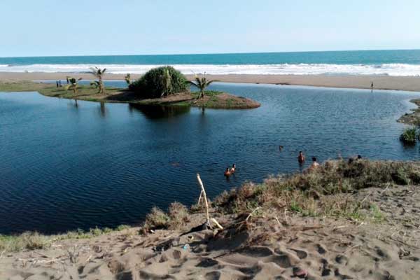 laguna pantai bopong