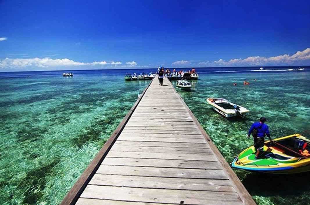 Pantai Derawan - Harga Tiket Masuk dan Spot Foto Terbaik 2022