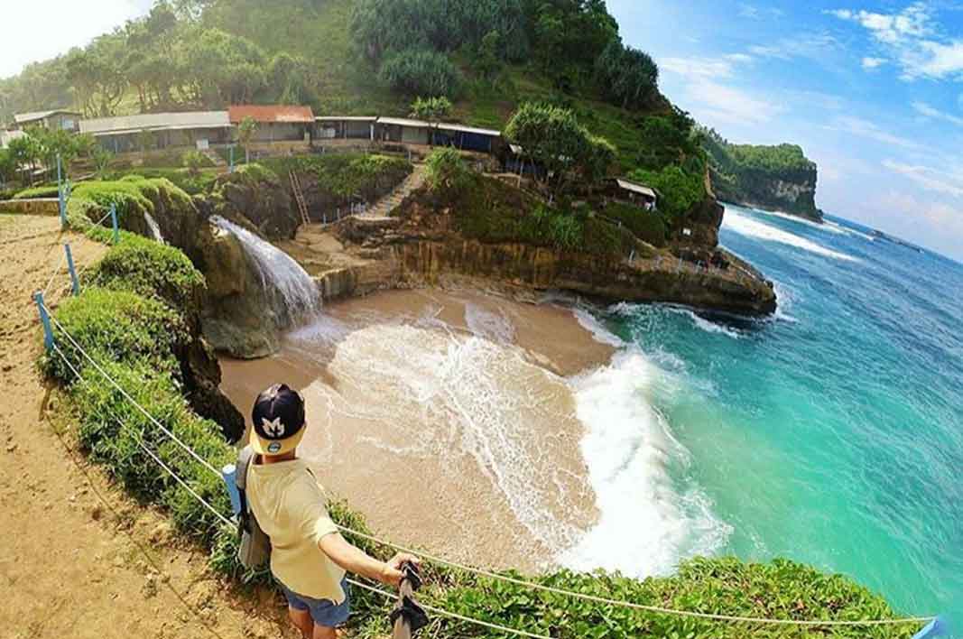  Pantai  Banyu  tibo  Pacitan  Harga Tiket Masuk Spot Foto Terbaik 2022