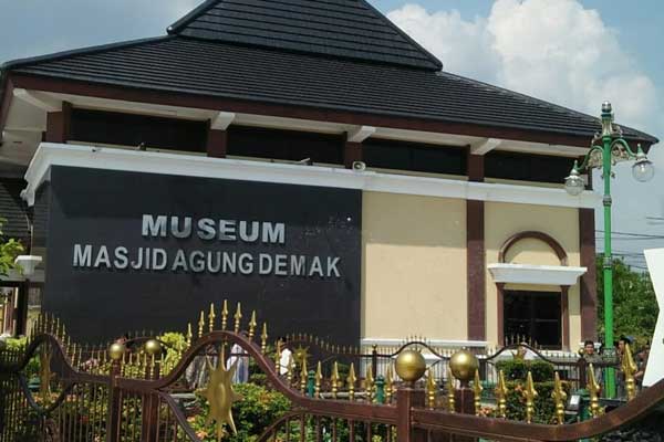 tips berkunjung museum masjid agung demak