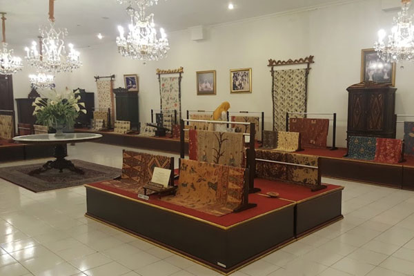 fasilitas museum batik danar hadi