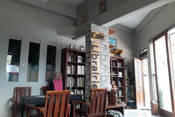 Café Librairie