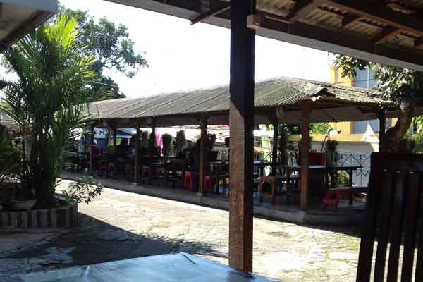 cafe di magelang view sawah